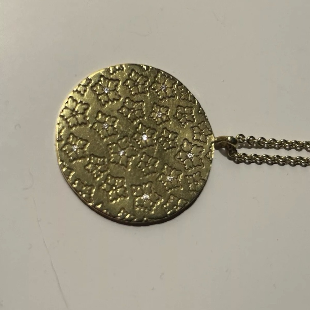 Me & Ro Gold Floral Diamond pendant